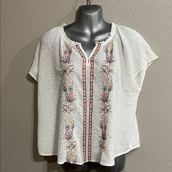 J. Jill Tops - J Jill cotton top size m petite with embroidery